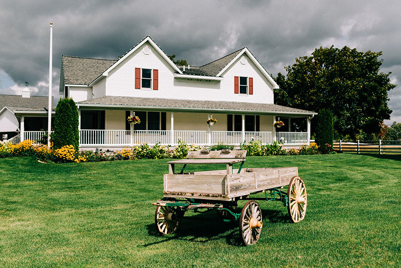 Farmhouse-front-wagon-closeup